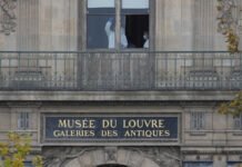 Manhunt underway for 4 suspects after heist of ‘priceless’ jewelry at Louvre in Paris