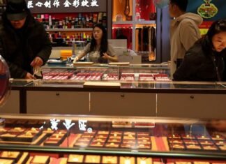 Surging gold prices upend global jewelry industry