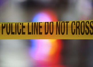 Burglars tunnel into California jewelry store, flee with jewelry and cash