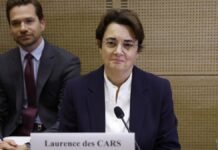 Louvre director offers resignation following jewelry theft