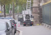 2 suspected thieves captured in connection to Louvre Museum jewelry heist