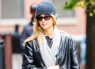If You’re as Against Wearing Sneakers With Jeans as I Am, Trust Me—This Outfit Will Change Your Mind