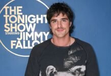 Jacob Elordi Leans Into Knitwear Method Dressing