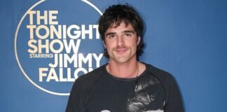 Jacob Elordi Leans Into Knitwear Method Dressing