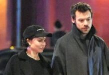 Forget the Wrong-Shoe Theory—Zoë Kravitz Just Made the Wrong-Bag Theory a Thing