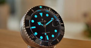 Office-Dweller: Rolex Debuts Submariner Desk Clock and Gold
Cufflinks