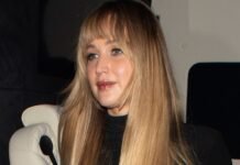 It’s Here: The It-Girl Skirt Trend to Wear With Kitten Heels This Fall