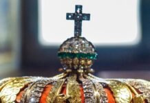 Louvre Heist: How Thieves Stole “Priceless” Jewelry in 7 Minutes, Shutting Down Paris Museum