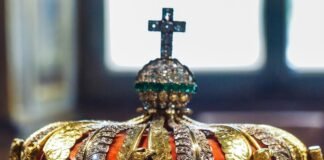 Louvre Heist: How Thieves Stole “Priceless” Jewelry in 7 Minutes, Shutting Down Paris Museum