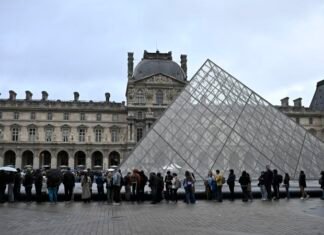 Looted Louvre treasures may never be found, experts say, as museum remains closed