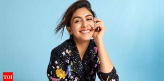 ‘Sita Raman’ star Mrunal Thakur watches ‘Dashavatar’; Says, ‘First Marathi blockbuster to win hearts in Malayalam too’ | Marathi Movie News – The Times of India