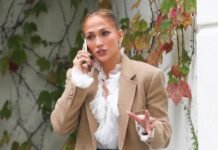 Victoria and J.Lo Have Me Convinced—This Shoe and Jeans Pairing Makes Denim Look the Most Elegant