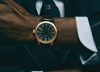 Swiss Watch Exports to U.S. Halved in September