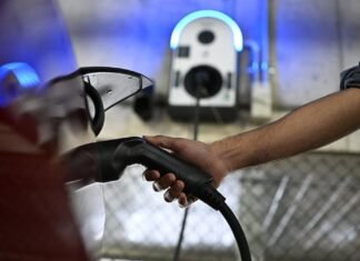 Pay-per-mile tax could ‘kill electric car demand’