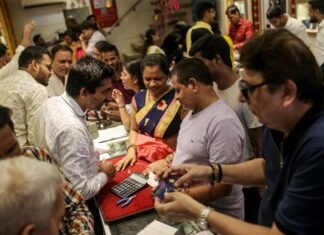 India Restricts Imports of Platinum Jewelry Until Next April