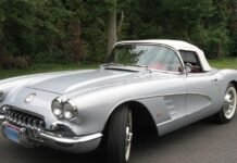 CLASSIC CLASSICS: 1960 Corvette with a cozy cockpit