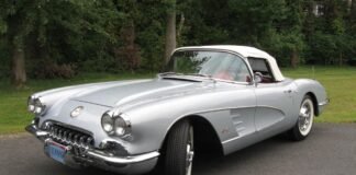CLASSIC CLASSICS: 1960 Corvette with a cozy cockpit