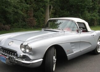 CLASSIC CLASSICS: 1960 Corvette with a cozy cockpit