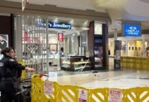 Cambridge jewelry store robbed in smash-and-grab