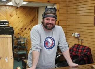 Sayre custom jeweler celebrates ribbon cutting after growing business