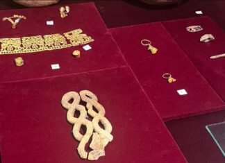Golden jewelry and ancient artifacts unearthed in Kazakhstan