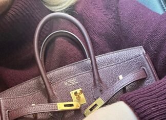 Dear PurseBop: Is The Kelly Pochette or Mini Kelly More
Popular Currently?