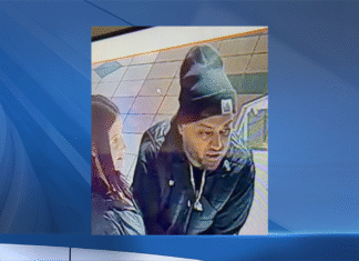 Greece Police looking for suspects they say stole jewelry from store in mall