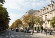 Avenue Montaigne in Paris Is Heating Up for Jewelry