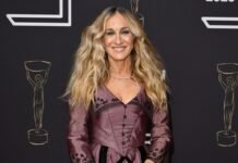 Can Sarah Jessica Parker Make the Wide-Open Bag Trend Happen?