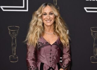 Can Sarah Jessica Parker Make the Wide-Open Bag Trend Happen?