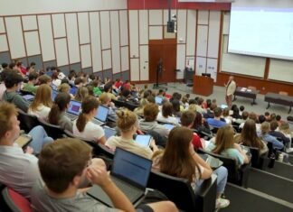 How artificial intelligence is reshaping college for students and professors