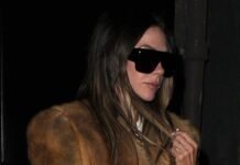 Victoria Beckham Just Put an Elegant and Fresh Spin on the Anti-Trend Jeans That Petite Women Love