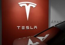 Elon Musk signals shift as Tesla tests Apple CarPlay after years of resistance