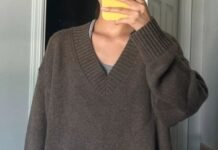 My Chicest Colleague Keeps Wearing This Perfect Cashmere Jumper to the Office—Now It’s Back in Stock