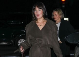 No Buttons, Not Double-Breasted—This Is the Classic Coat Trend Kendall, Dakota and Anya Are Wearing Instead