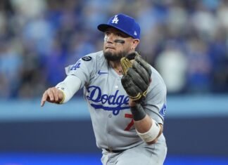 What is Miguel Rojas’ necklace? Dodgers’ infielder has big-time jewelry for World Series Game 7