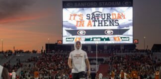 LOOK: Arch Manning uncle Peyton Manning watches sideline at Georgia matchup