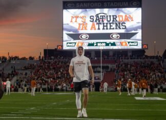 LOOK: Arch Manning uncle Peyton Manning watches sideline at Georgia matchup