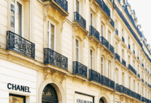 Jewelers Back On Avenue Montaigne