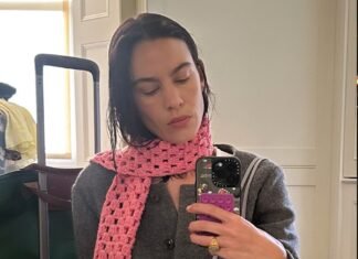 Alexa and Elsa Just Wore Winter’s Next Designer It Bag, And In the Season’s Breakthrough Colour Trend
