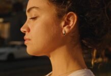 Tiny smart earring blurs the line between tech and jewelry