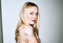 Soft Elegance Is Trending—Dakota Fanning Looks Like She Stepped Out of a Pre-Raphaelite Painting in This Dress