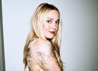 Soft Elegance Is Trending—Dakota Fanning Looks Like She Stepped Out of a Pre-Raphaelite Painting in This Dress