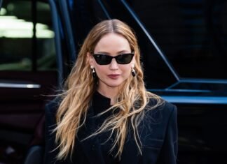 When L.A. Girls Wear Leggings or Sweatpants, They Pair Them With Jennifer Lawrence’s $35 Slides