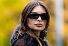 Spotted in NYC: Emily Ratajkowski Using the $695 It Bag Fashion People Can’t Get Enough Of