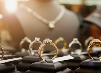 Longtime Family-Owned Jewelry Store To Close After 40 Years In Norwalk