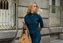 All the Coolest Women I Follow AreWearing This “Dated” Shoe Trend With Jeans, Dresses and Skirts