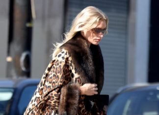 It’s Official: The Best Shoe Colour to Wear With Blue Jeans Was Considered “Dated” a Year Ago