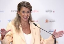 What’s behind the controversial bag? Yolanda Díaz clarifies that her daughter’s accessory was a copy bought at a flea market – La Voz De Ibiza