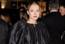 Boring T-Shirts, Be Gone! This Elegant Blouse Trend Looks So Much Chicer With Jeans